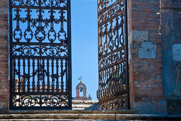 Eggers, Julie 아티스트의 Italy-Tuscany-Montepulciano The wrought iron gate leading to cemetery near Church of San Biaggio작품입니다.